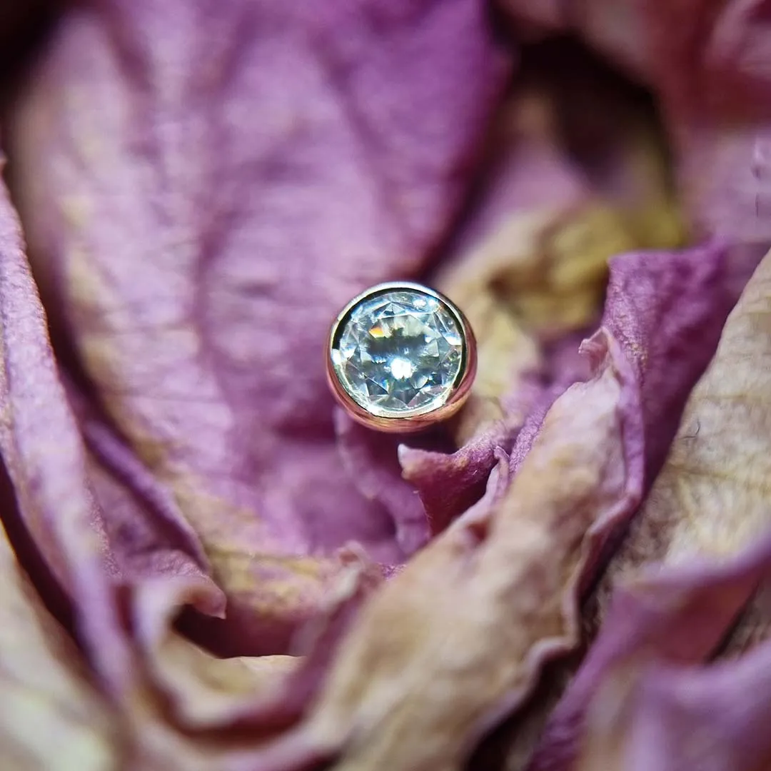 Bezel Set-End Yellow Gold