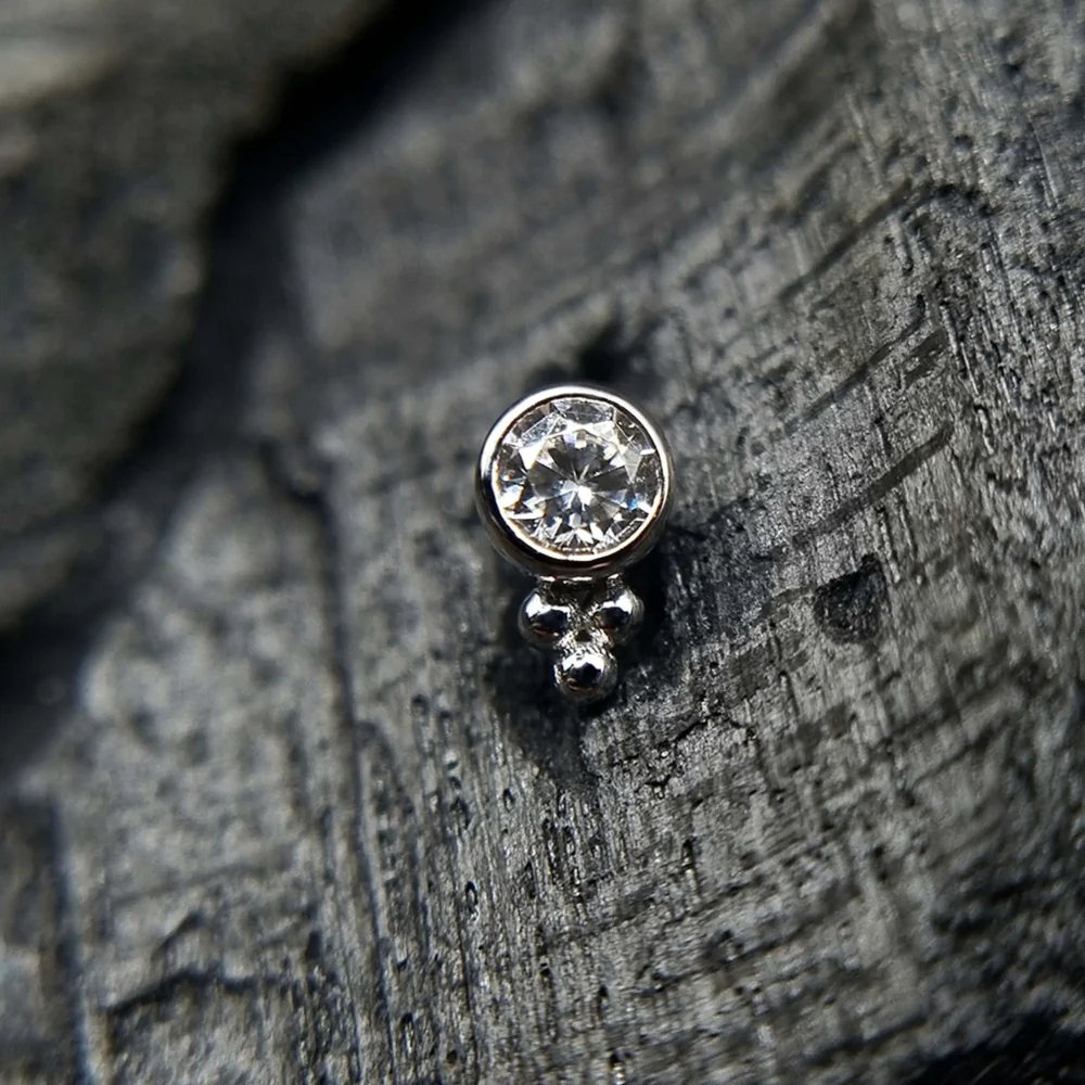 Alisea 1 vrh s pribadačom od bijelog zlata